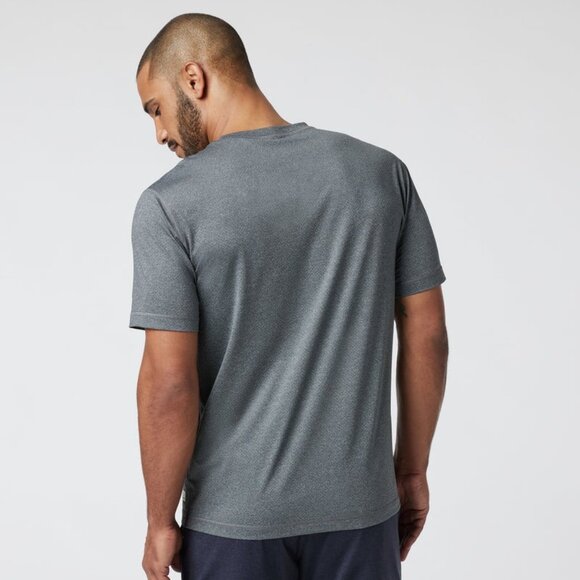 Vuori Tradewind Performance Tee 2.0 in Heather Grey Size XL - Picture 5 of 5